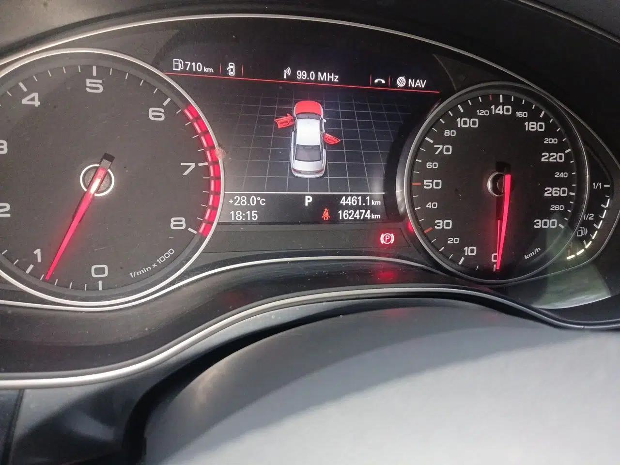Audi A6L 2012 TFSI Standard Model — миниатюра 12