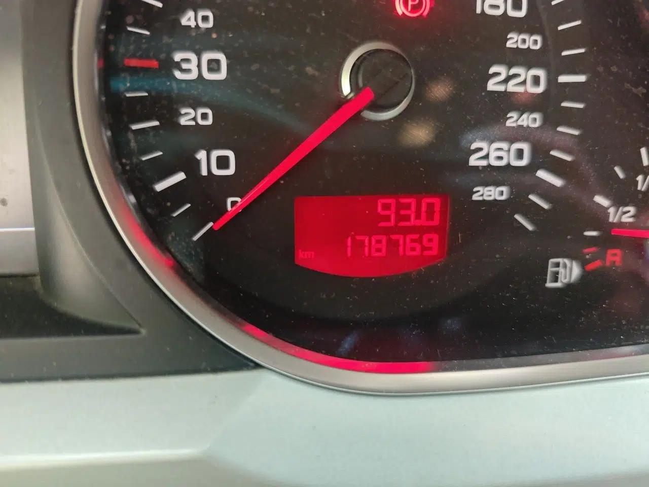 Audi A6L 2011 2.0 TFSI Automatic Standard Edition — миниатюра 12