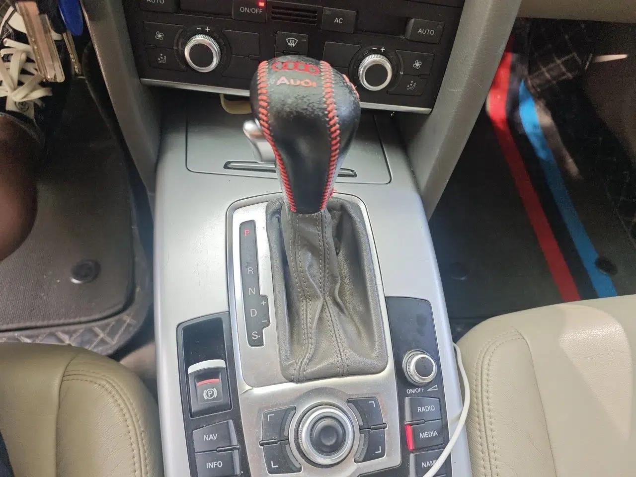 Audi A6L 2011 2.0 TFSI Automatic Standard Edition — миниатюра 14