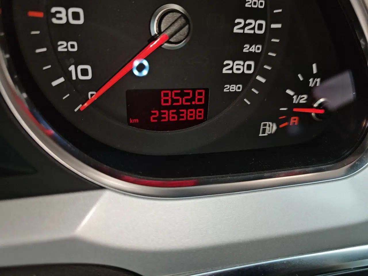 Audi A6L 2011 2.4L Luxury Edition — миниатюра 12