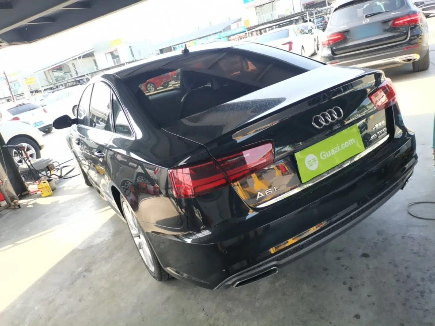Audi A6L 2018 30th Anniversary Edition 45 TFSI quattro Sport model — миниатюра 4