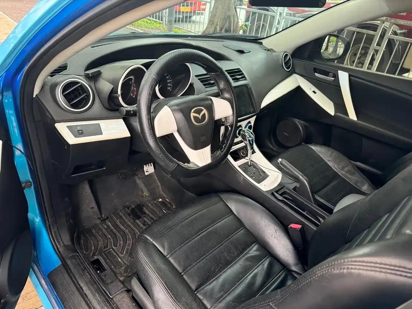 Mazda 3 Axela 2013 Sedan 1.6L Automatic Elite — миниатюра 5