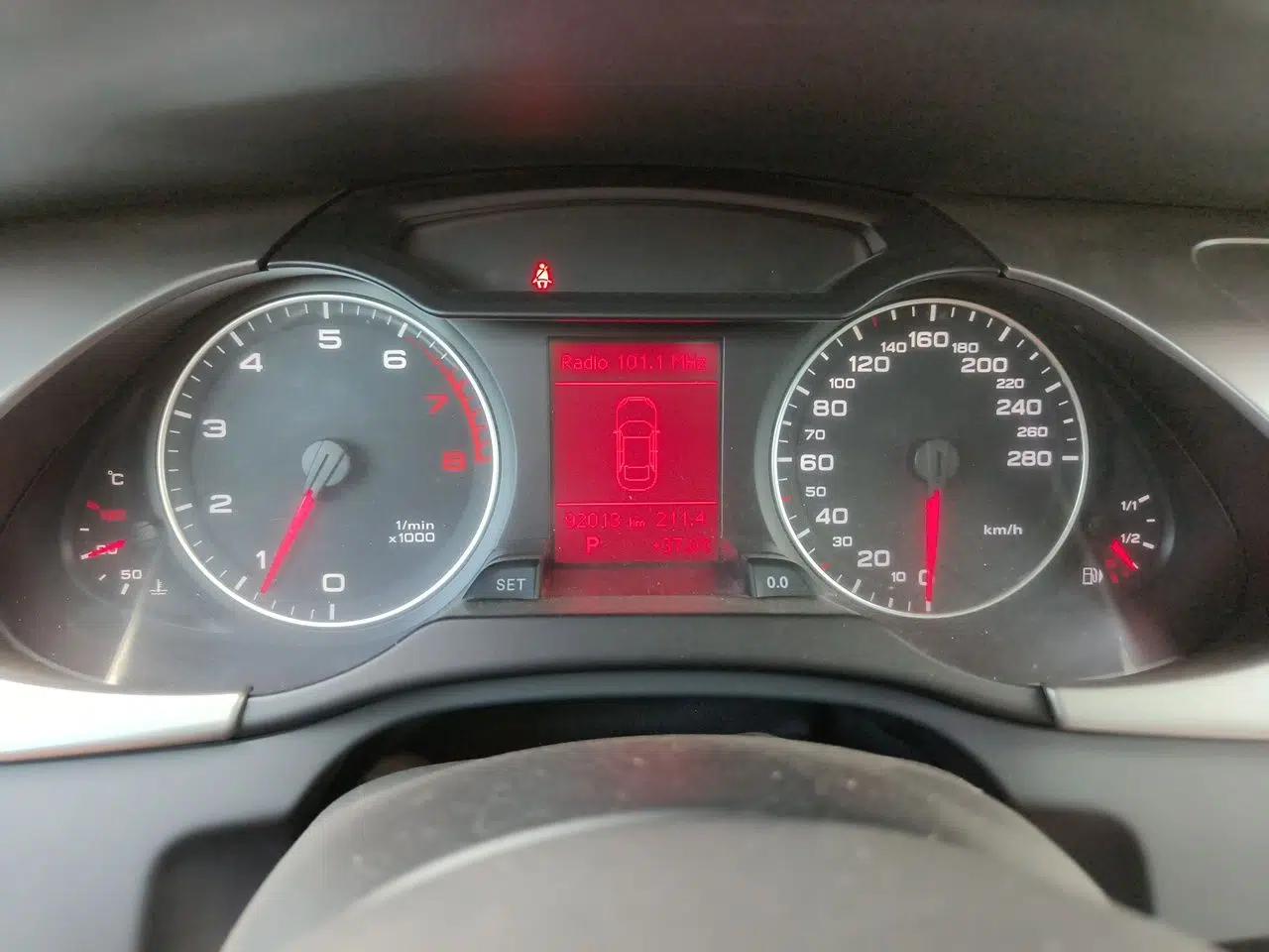 Audi A4L 2010 2.0 TFSI Comfort Edition — миниатюра 11