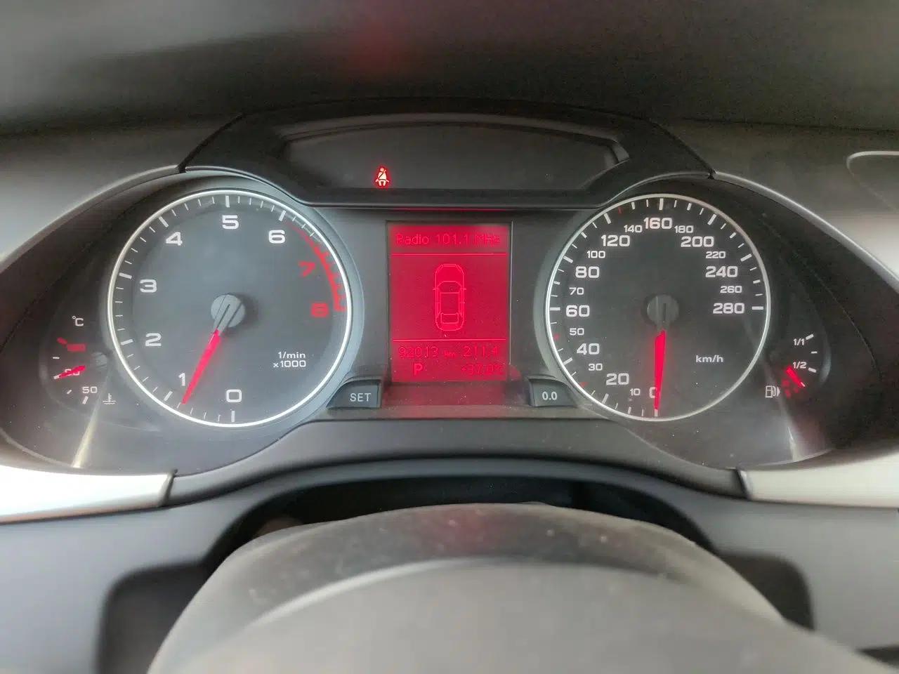 Audi A4L 2010 2.0 TFSI Comfort Edition — миниатюра 12