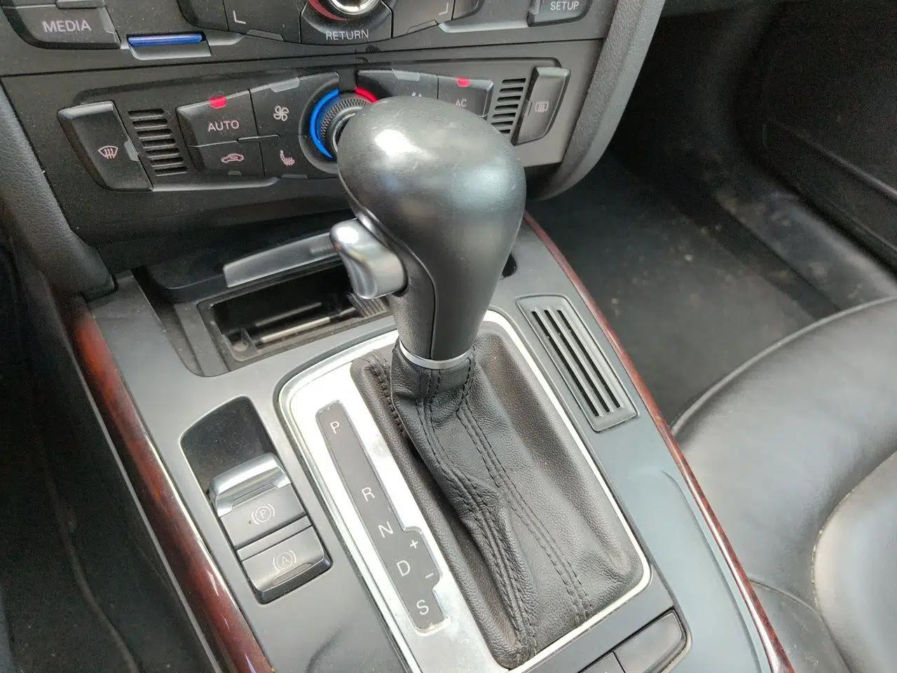 Audi A4L 2010 2.0 TFSI Comfort Edition — миниатюра 14