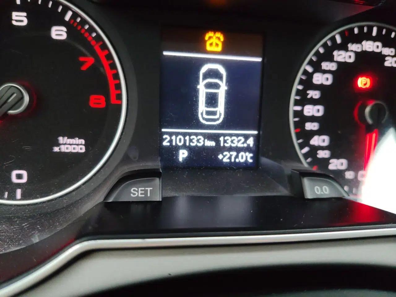 Audi A4L 2015 35 TFSI Automatic Standard Model — миниатюра 12