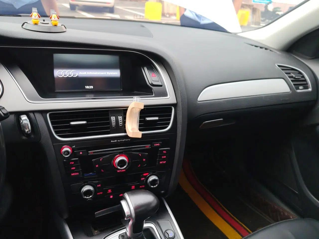 Audi A4L 2015 35 TFSI Automatic Standard Model — миниатюра 13