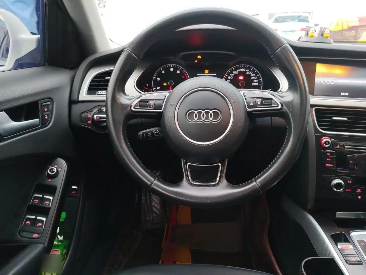 Audi A4L 2015 35 TFSI Automatic Standard Model — миниатюра 10