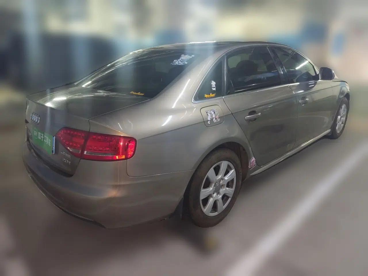 Audi A4L 2012 2.0 TFSI automatic standard version — миниатюра 6