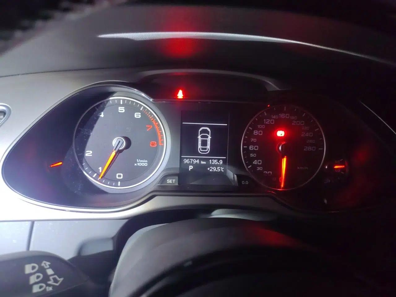 Audi A4L 2015 35 TFSI Automatic Standard Model — миниатюра 11
