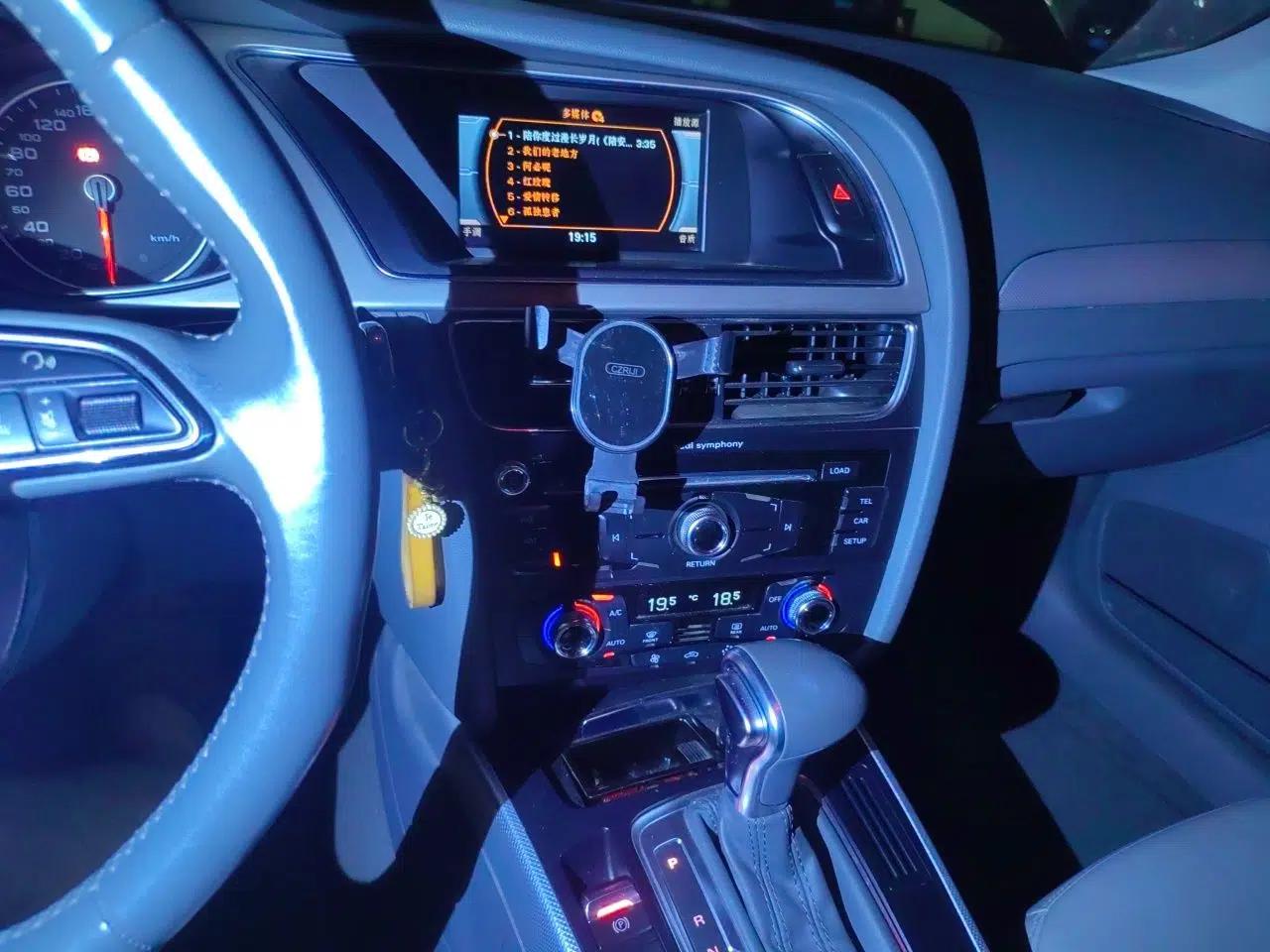 Audi A4L 2015 35 TFSI Automatic Standard Model — миниатюра 13