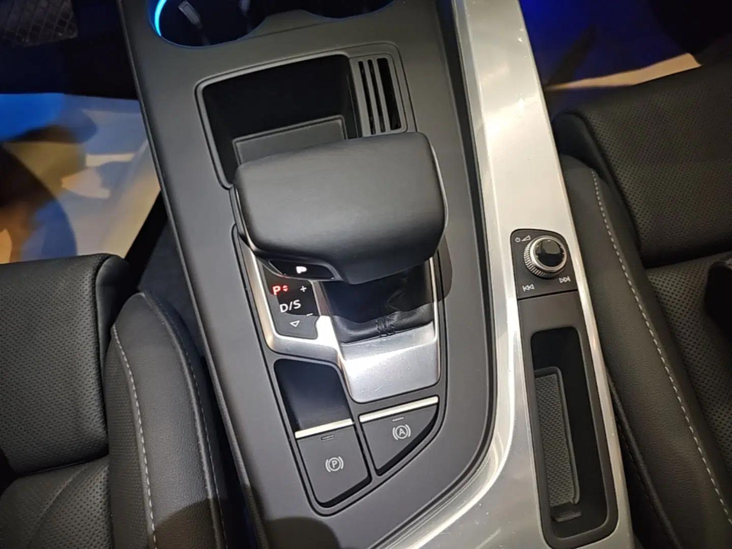 Audi A4L 2020 40 TFSI Fashion Dynamic Model — миниатюра 16