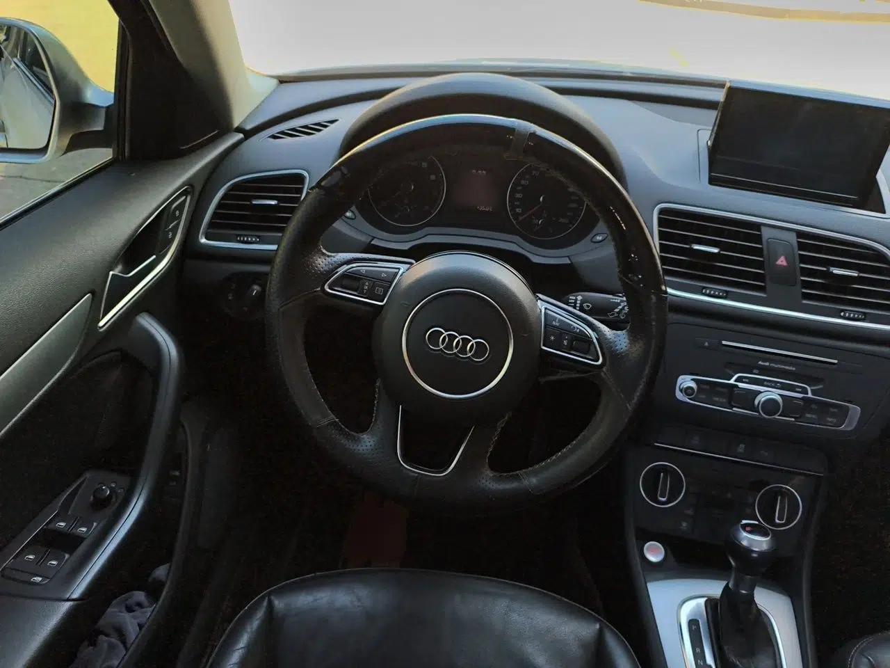 Audi Q3 2018 30th Anniversary Edition 30 TFSI Fashion Model — миниатюра 10