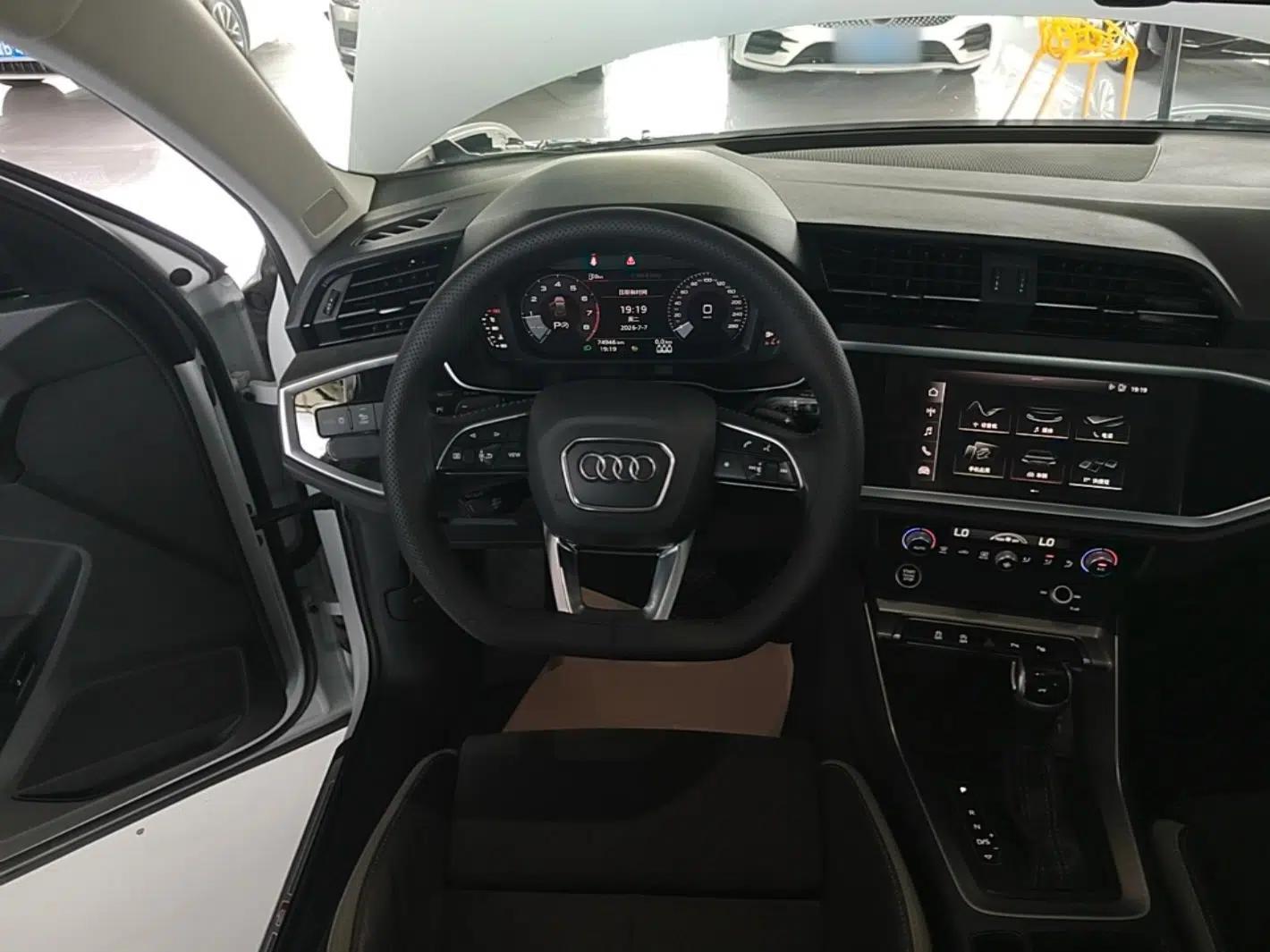 Audi Q3 2021 35 TFSI Fashion Dynamic Model — миниатюра 13
