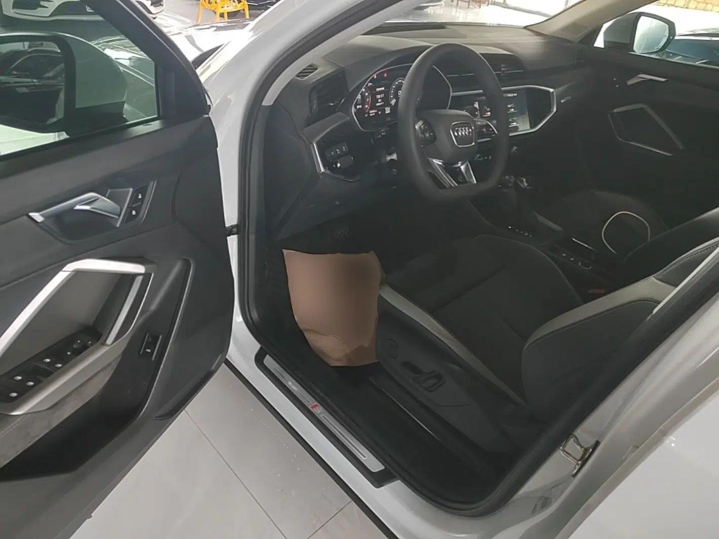 Audi Q3 2021 35 TFSI Fashion Dynamic Model — миниатюра 18