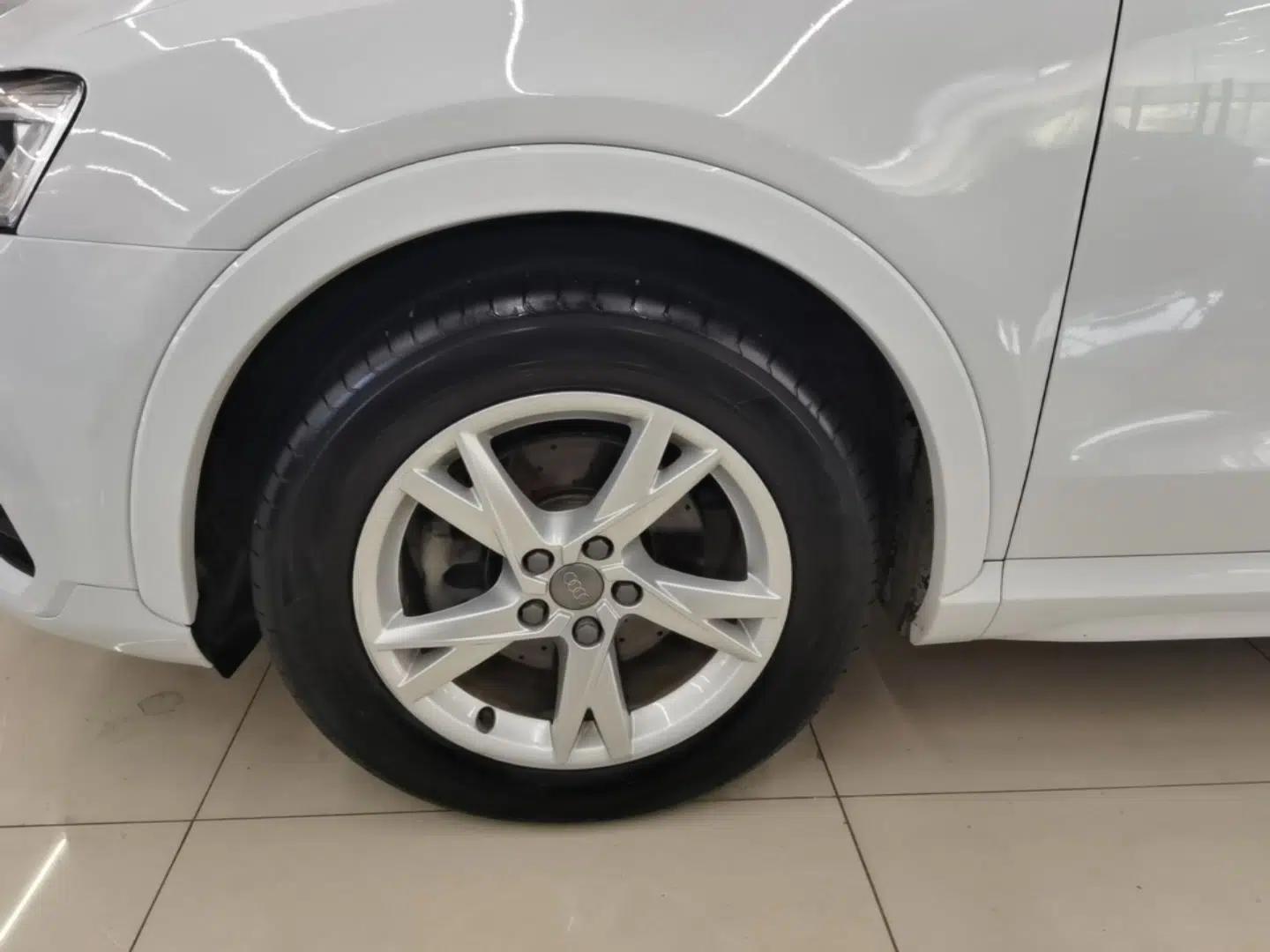 Audi Q3 2018 30th Anniversary Edition 35 TFSI Fashion Model — миниатюра 15