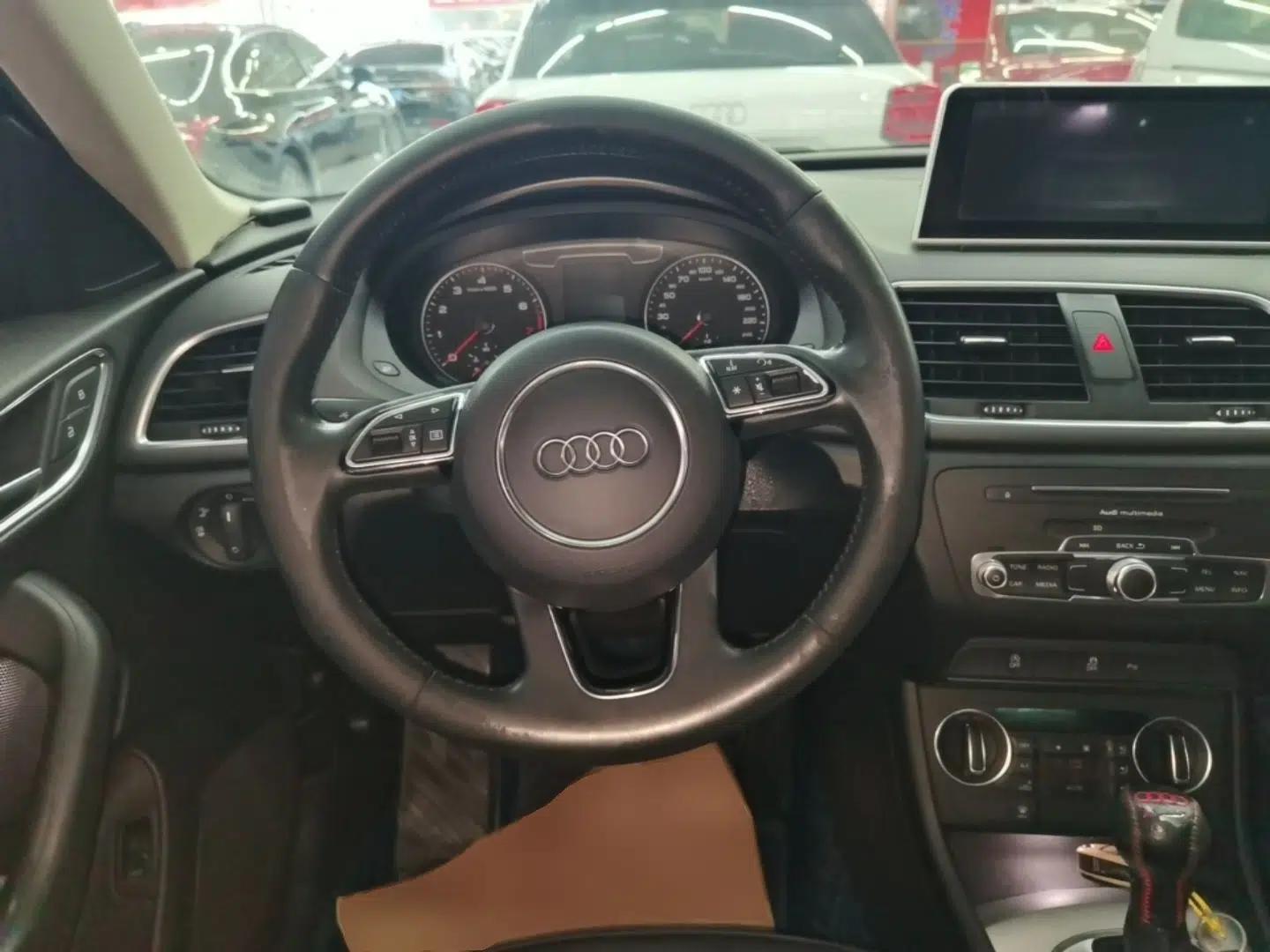 Audi Q3 2018 30th Anniversary Edition 35 TFSI Fashion Model — миниатюра 18