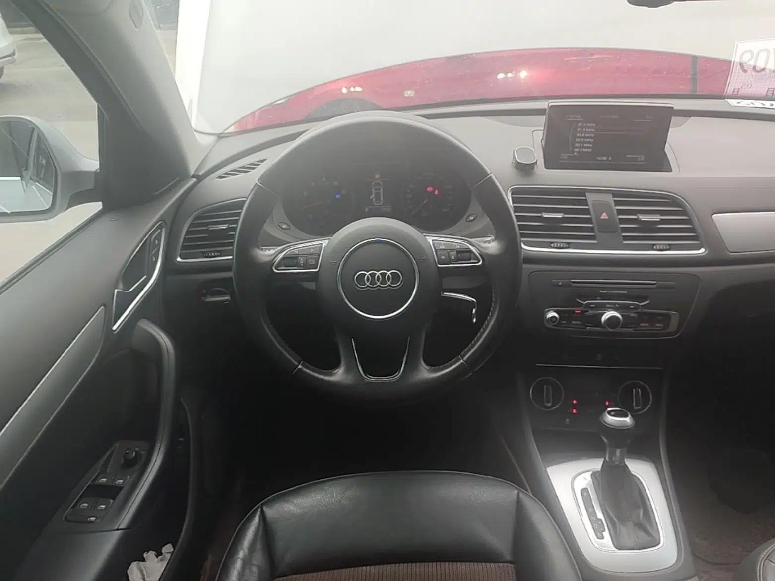 Audi Q3 2018 30th Anniversary Edition 30 TFSI Fashion Model — миниатюра 13