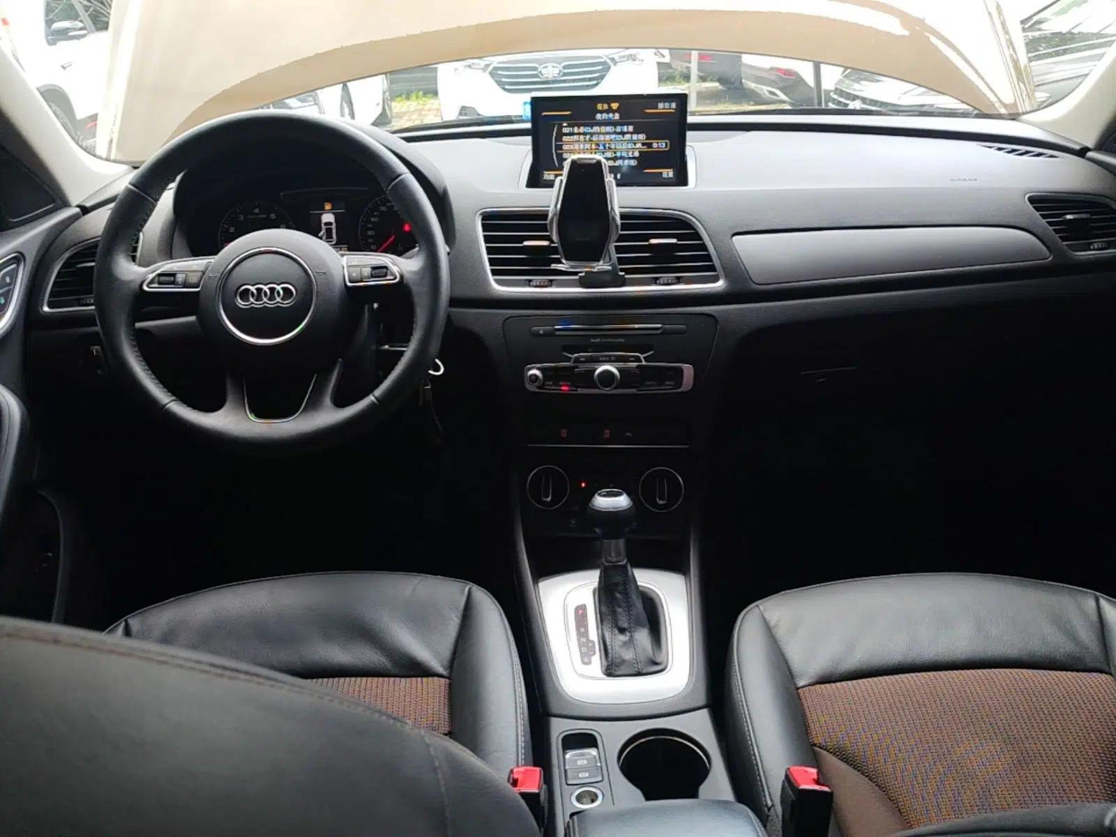 Audi Q3 2018 30th Anniversary Edition 35 TFSI Fashion Model — миниатюра 12