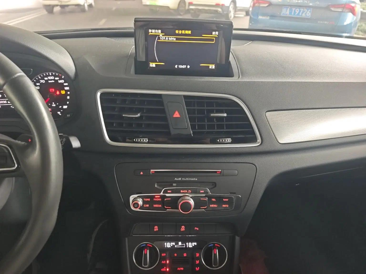 Audi Q3 2018 30th Anniversary Edition 30 TFSI Style Model — миниатюра 15