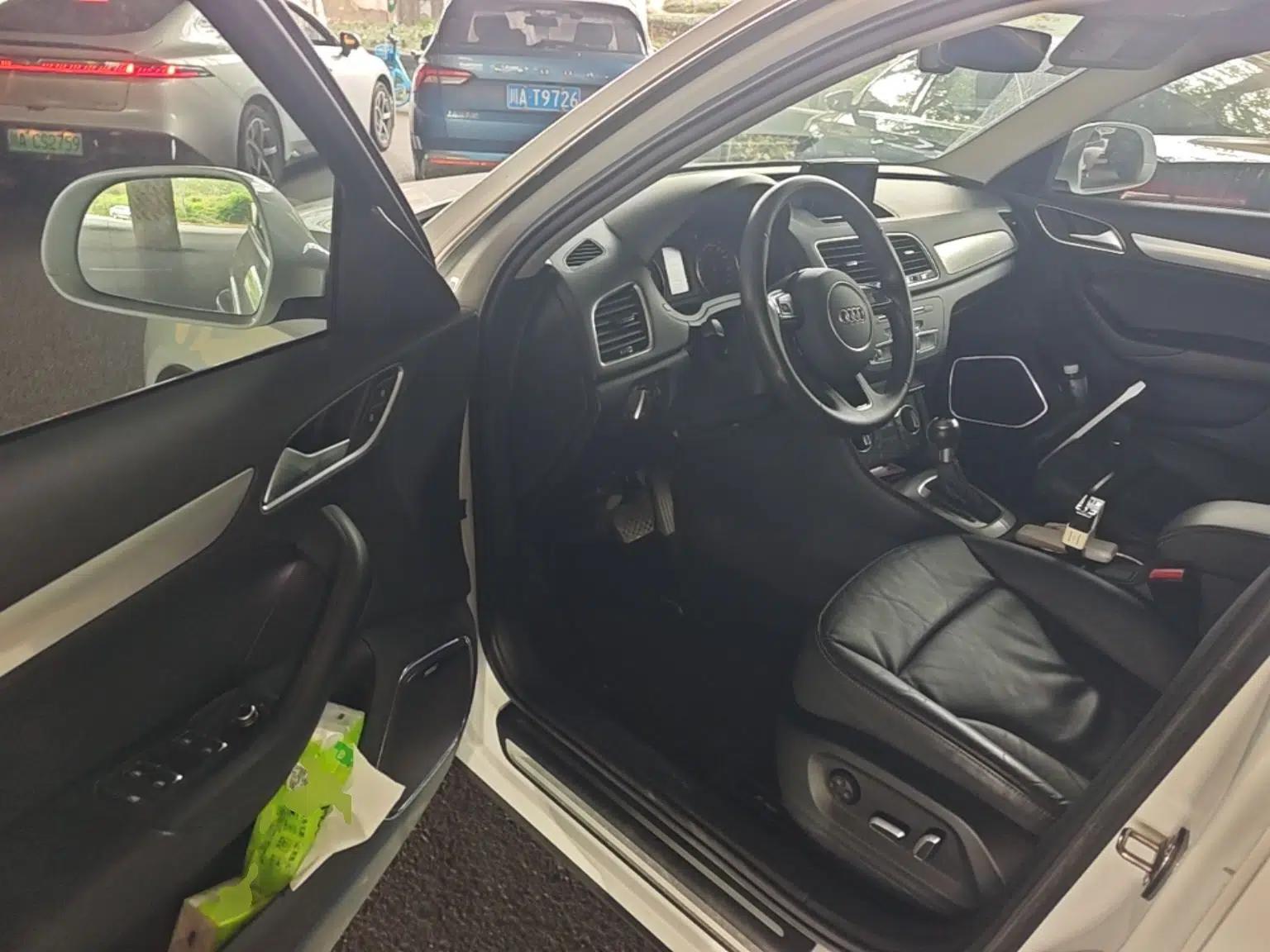 Audi Q3 2018 30th Anniversary Edition 30 TFSI Style Model — миниатюра 18