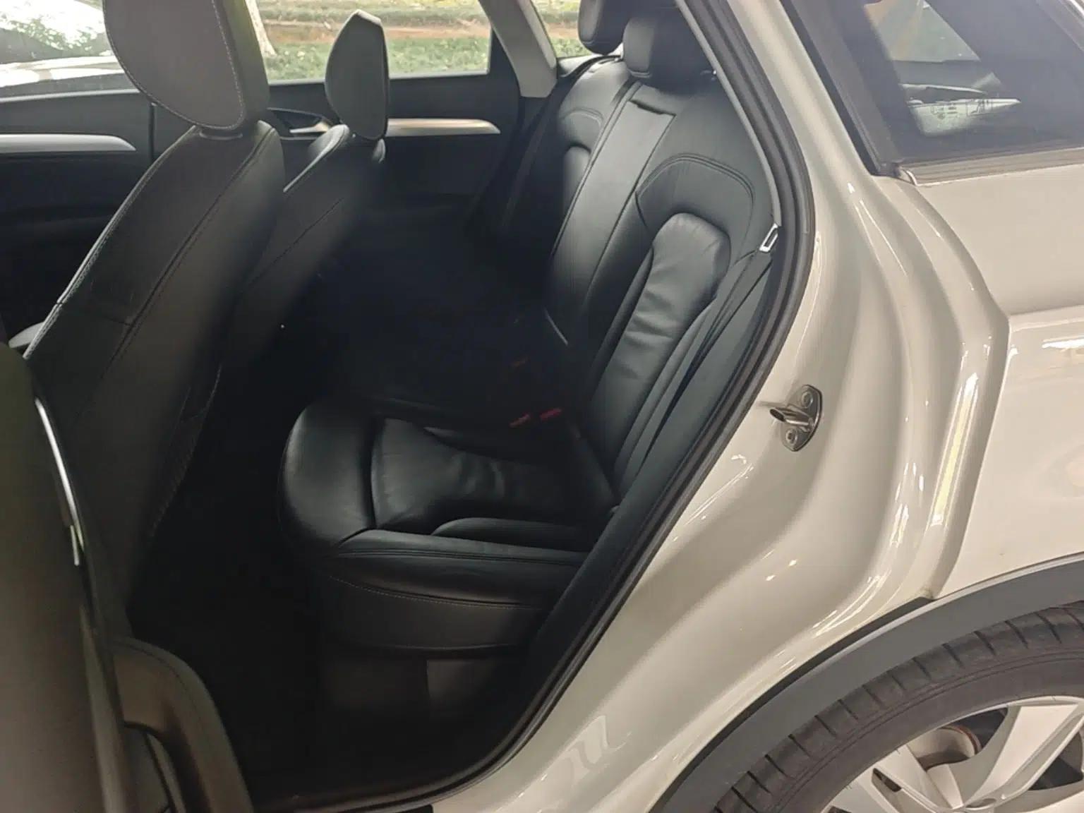Audi Q3 2018 30th Anniversary Edition 30 TFSI Style Model — миниатюра 20