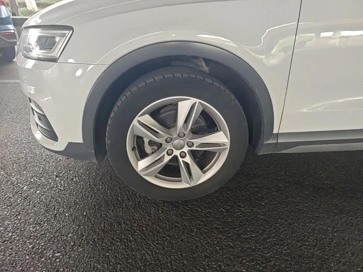 Audi Q3 2018 30th Anniversary Edition 30 TFSI Style Model — миниатюра 10