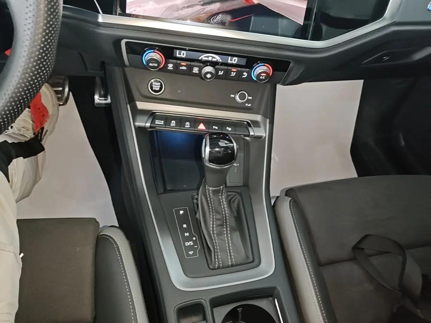 Audi Q3 2022 40 TFSI Fashion Dynamic Model — миниатюра 16