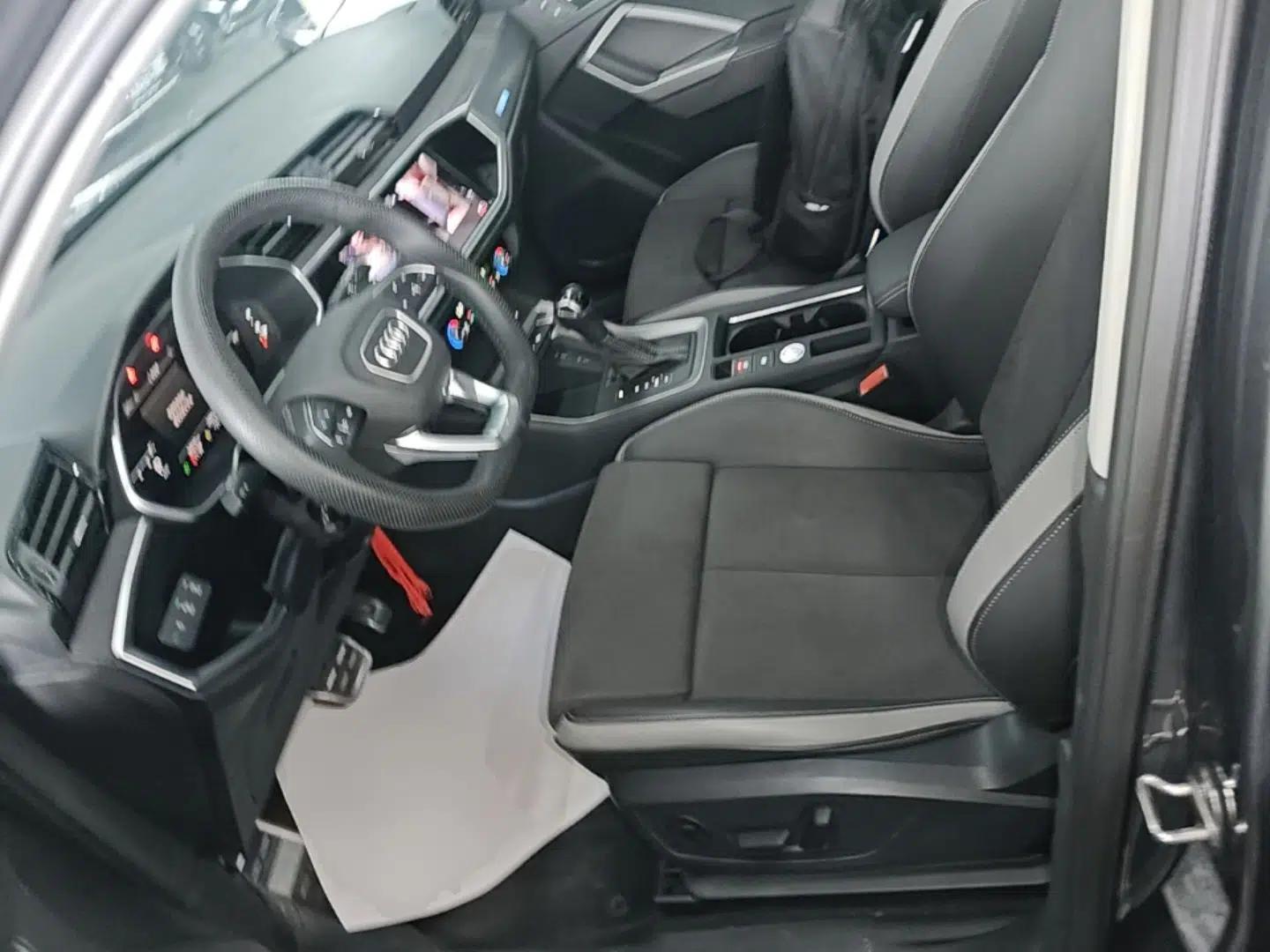 Audi Q3 2022 40 TFSI Fashion Dynamic Model — миниатюра 17