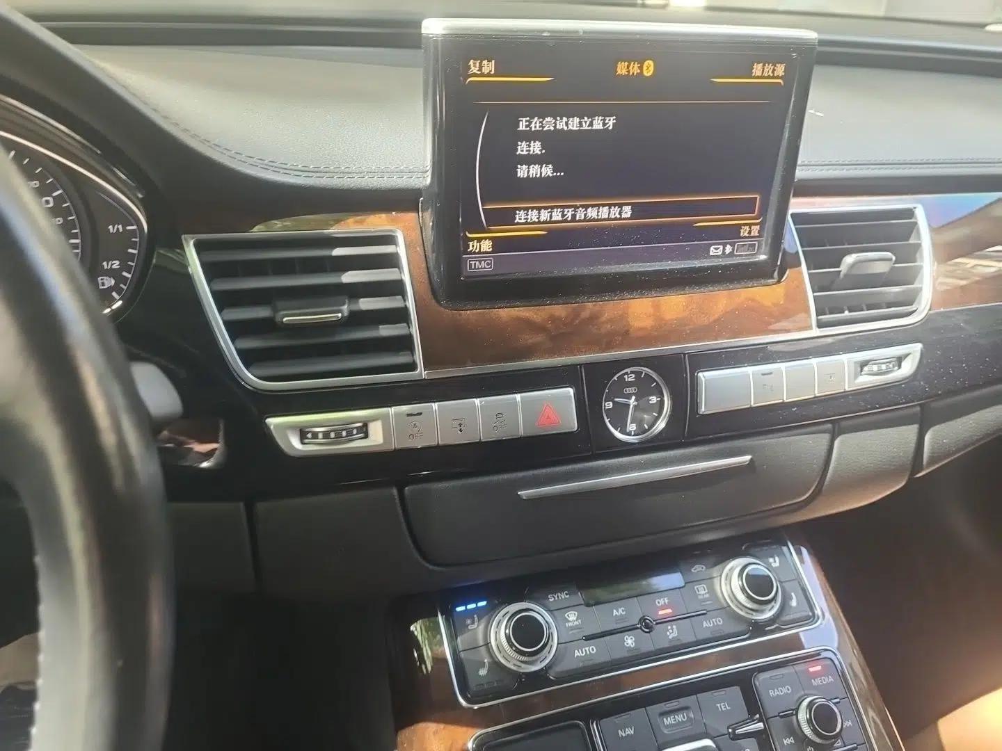 Audi A8 2014 A8L 45 TFSI quattro Luxury Model — миниатюра 13