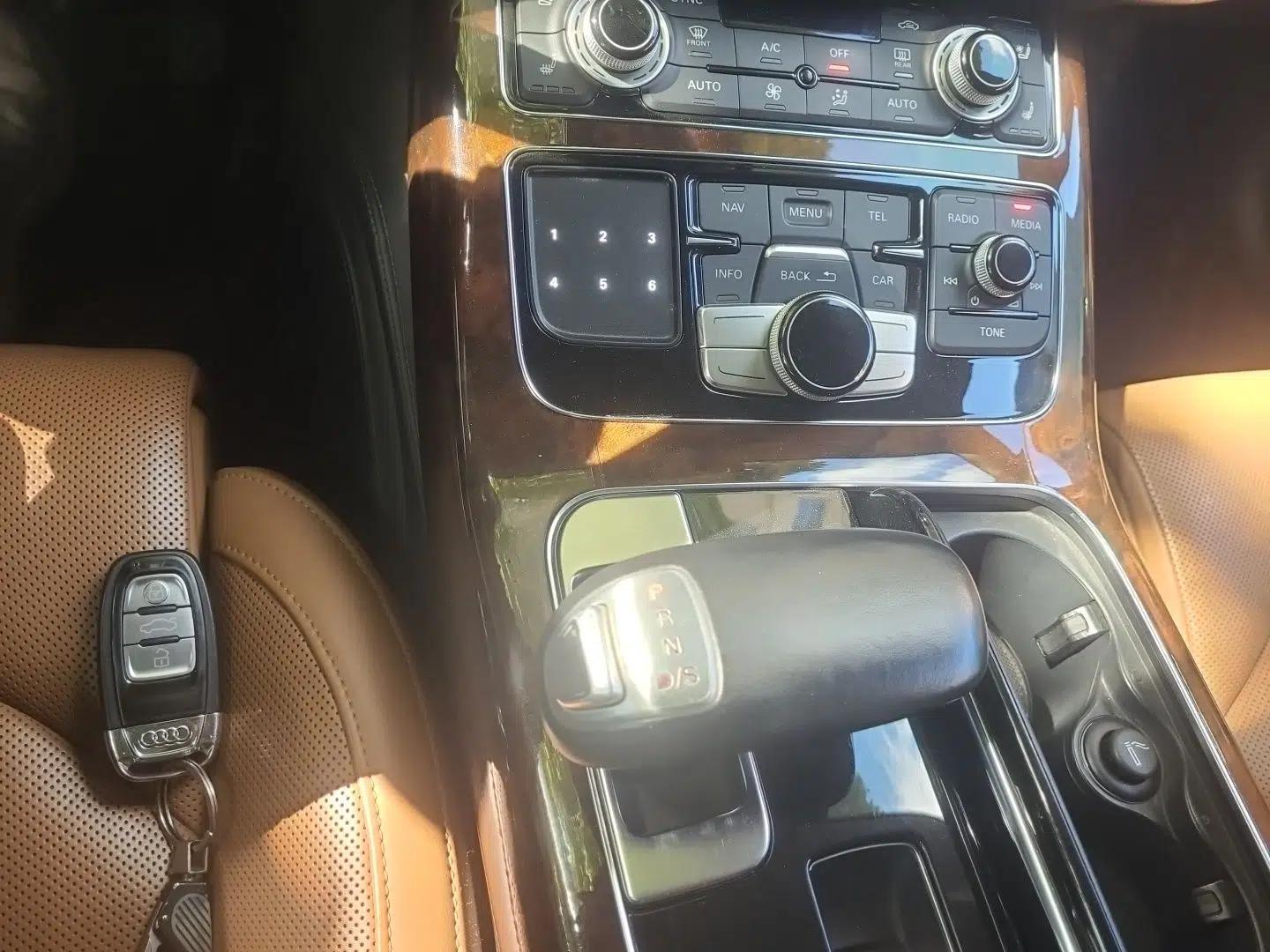 Audi A8 2014 A8L 45 TFSI quattro Luxury Model — миниатюра 14