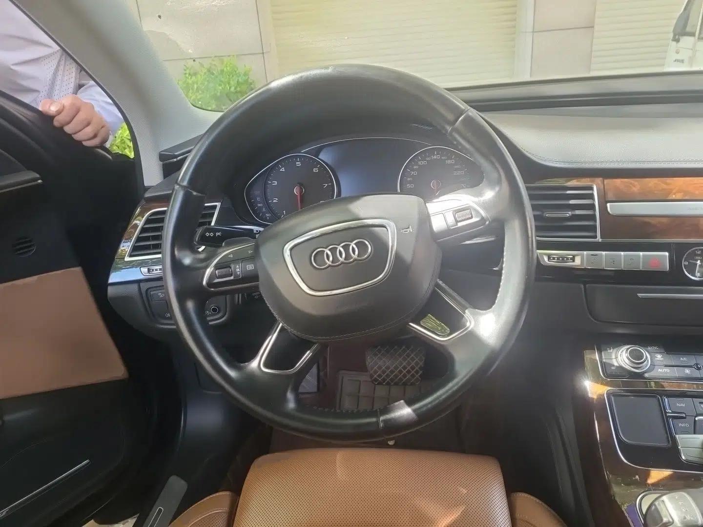 Audi A8 2014 A8L 45 TFSI quattro Luxury Model — миниатюра 10