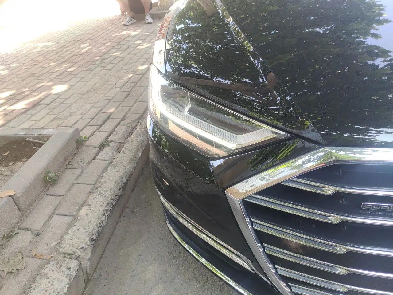 Audi A8 2021 A8L 50 TFSI quattro Luxury Model — миниатюра 7