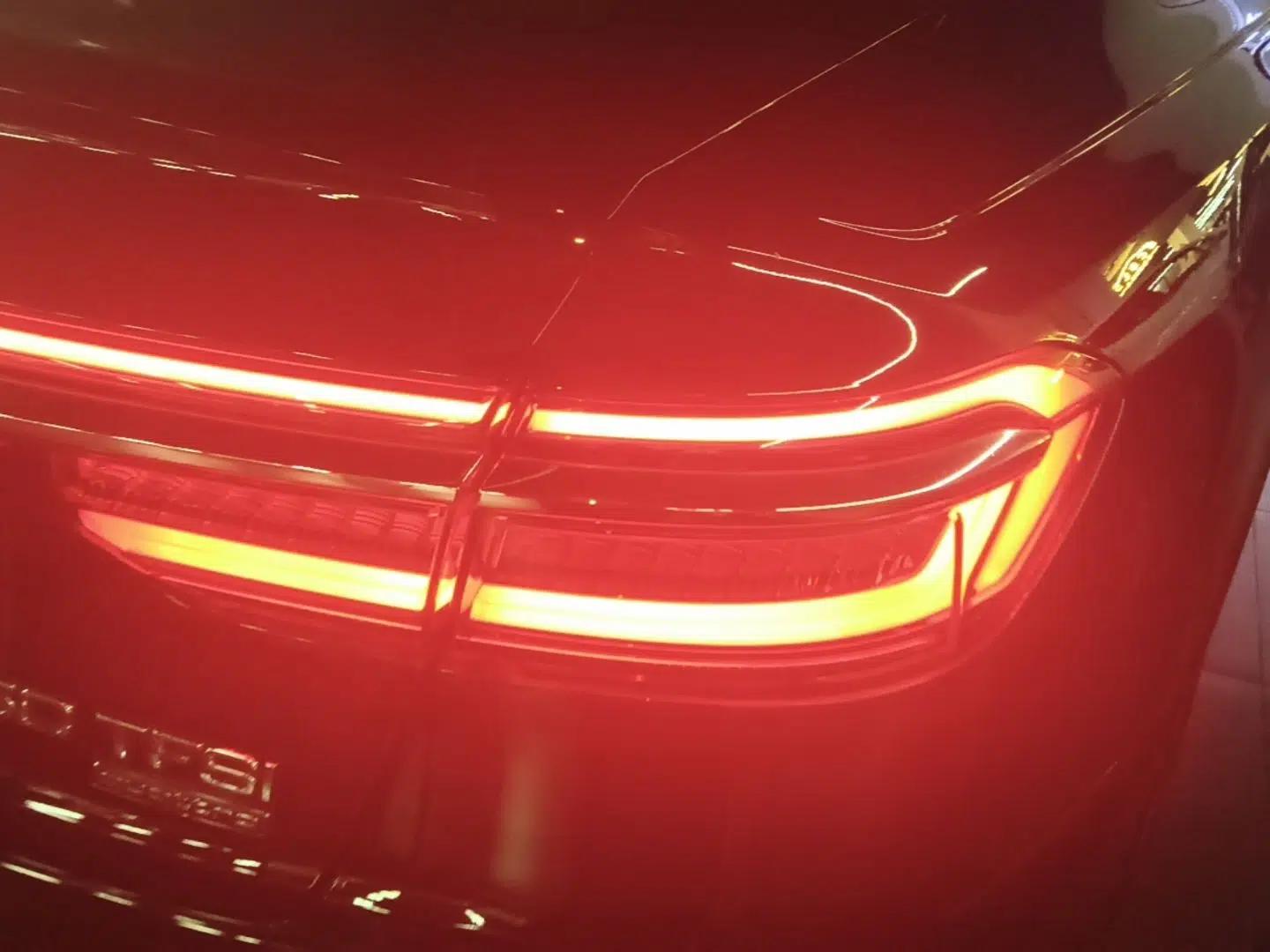 Audi A8 2021 A8L 50 TFSI quattro Comfort Model — миниатюра 14