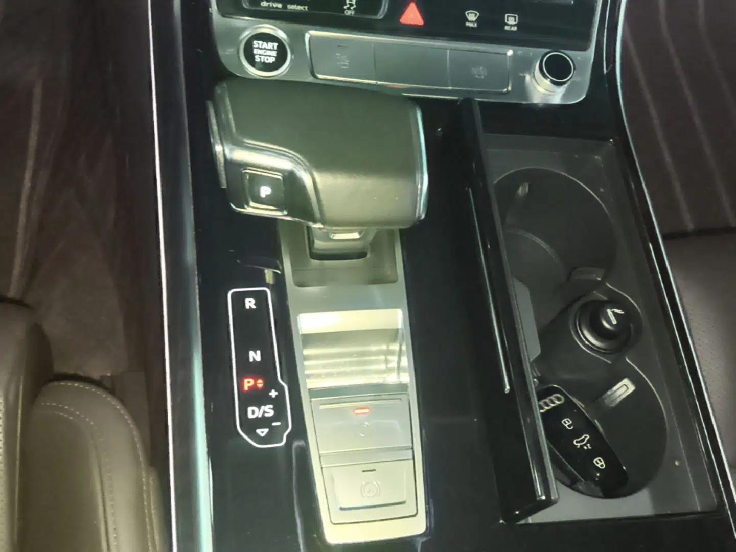 Audi A8 2021 A8L 50 TFSI quattro Comfort Model — миниатюра 21