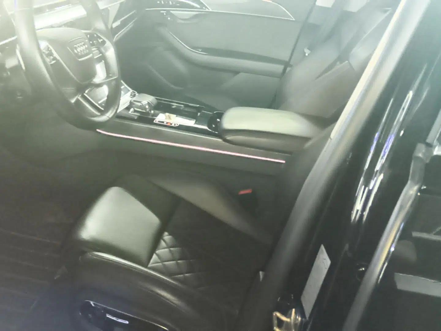 Audi A8 2021 A8L 50 TFSI quattro Comfort Model — миниатюра 22