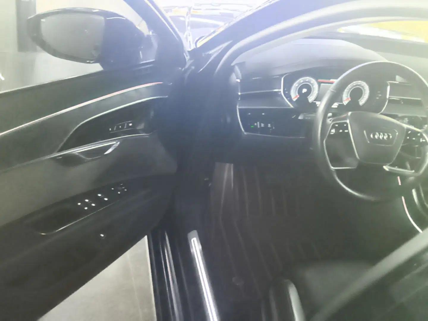 Audi A8 2021 A8L 50 TFSI quattro Comfort Model — миниатюра 23
