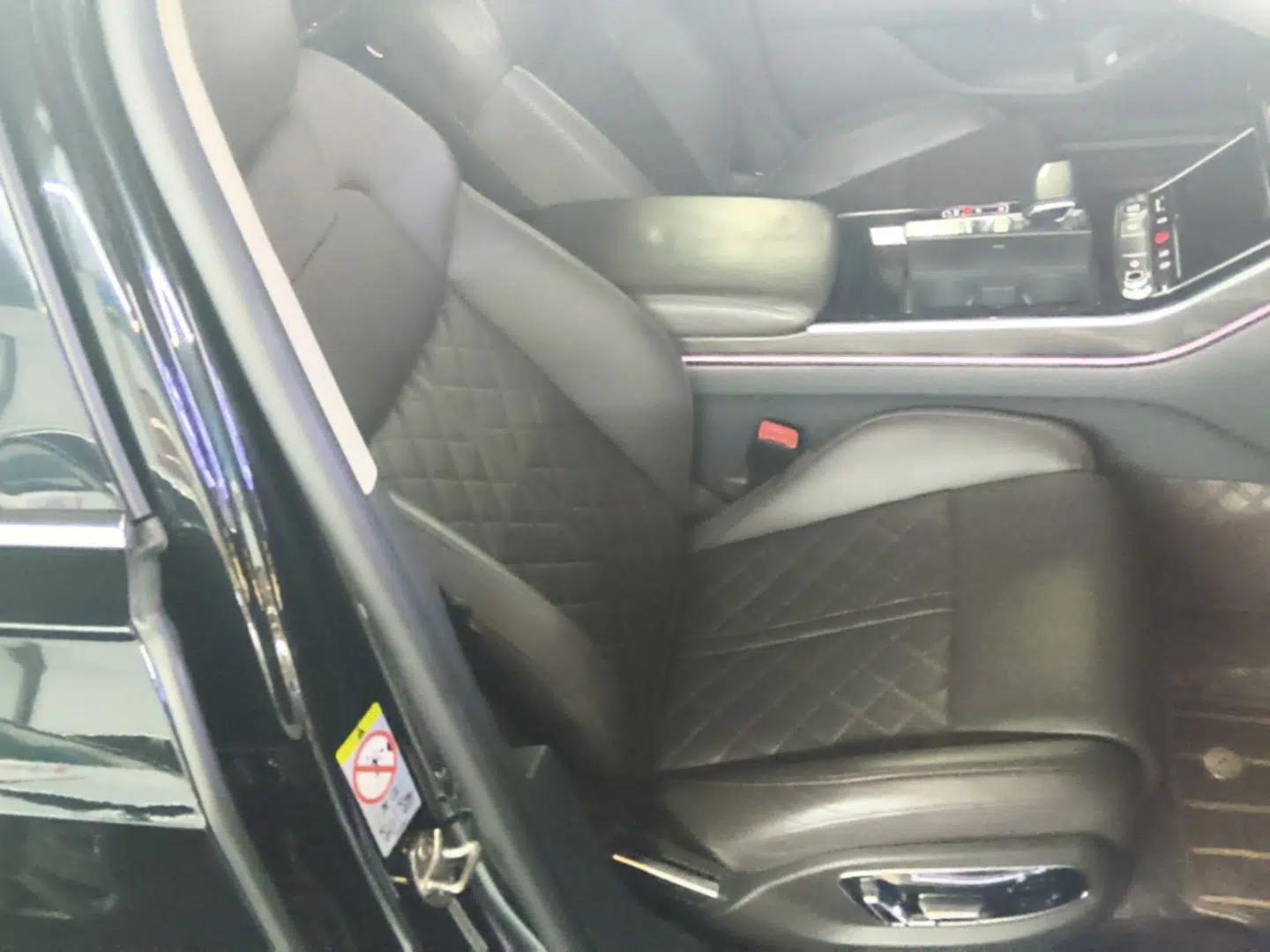 Audi A8 2021 A8L 50 TFSI quattro Comfort Model — миниатюра 24