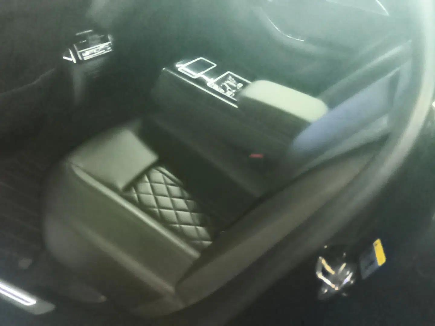 Audi A8 2021 A8L 50 TFSI quattro Comfort Model — миниатюра 25