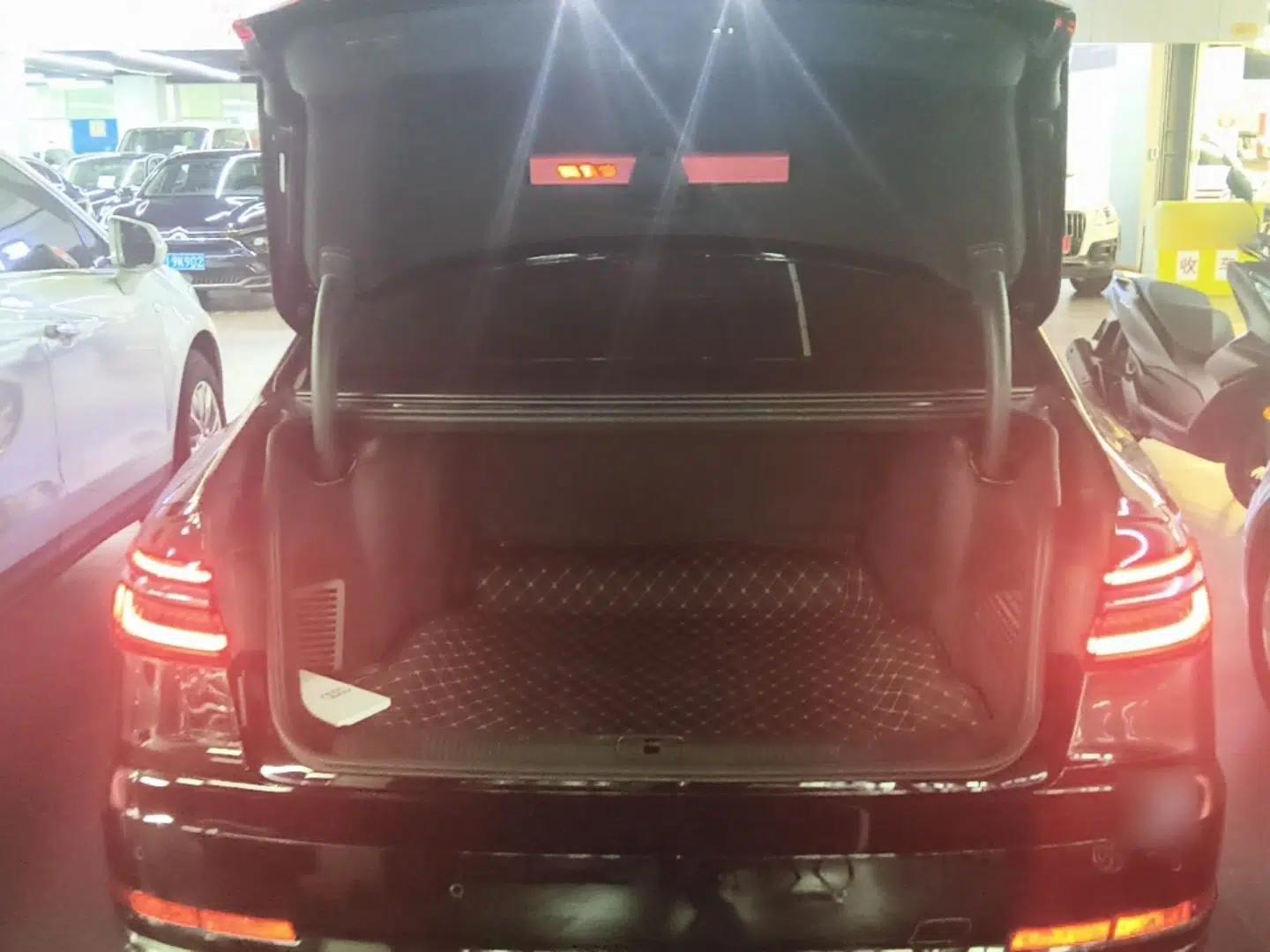 Audi A8 2021 A8L 50 TFSI quattro Comfort Model — миниатюра 27