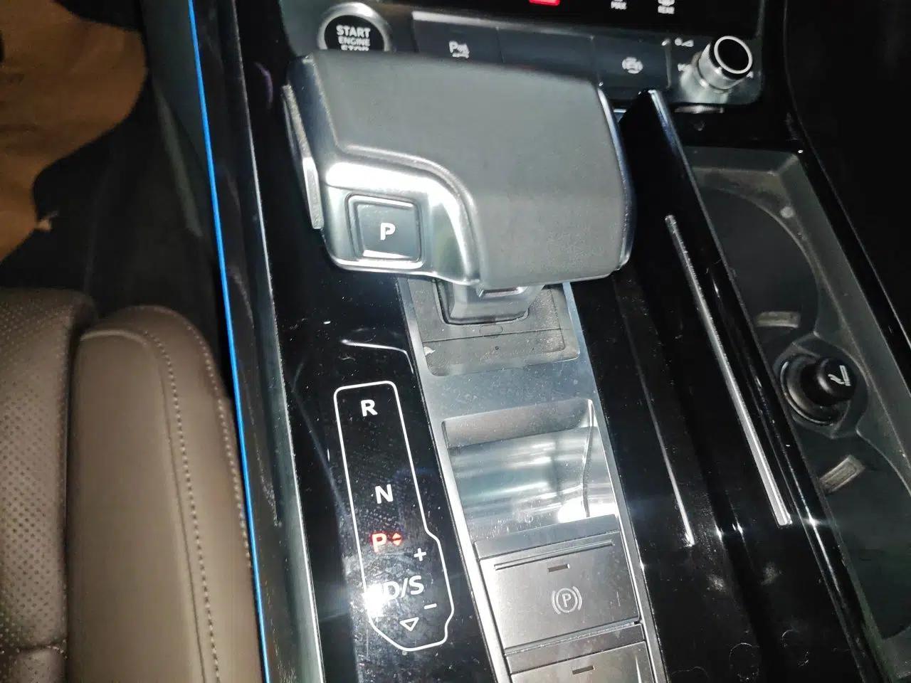 Audi A8 2021 A8L 50 TFSI quattro Comfort Model — миниатюра 14