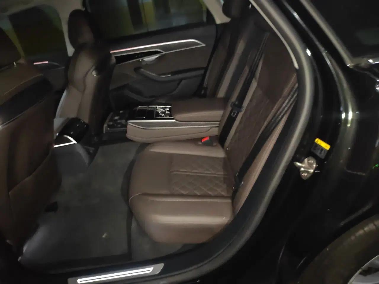 Audi A8 2021 A8L 50 TFSI quattro Comfort Model — миниатюра 17
