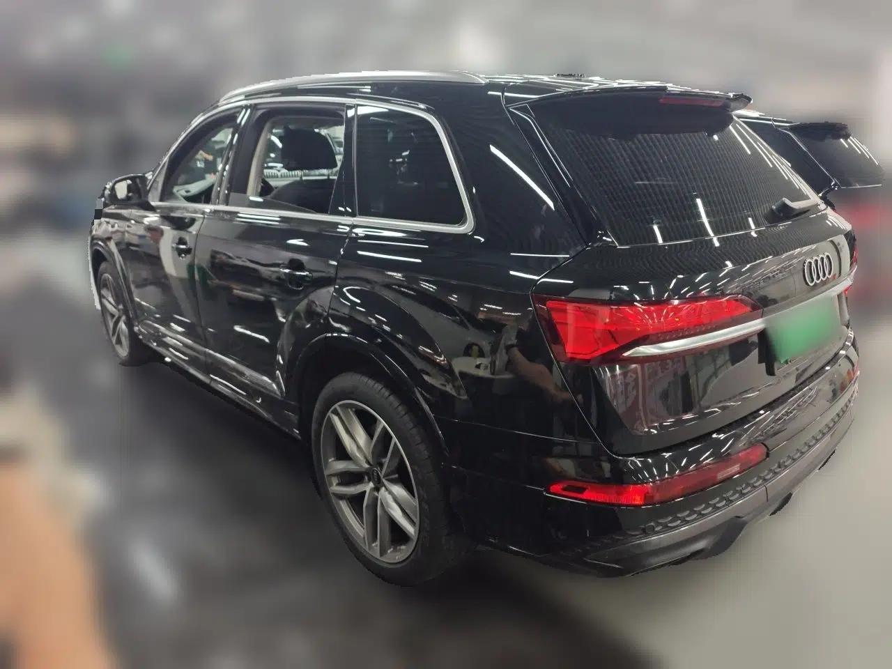 Audi Q7 2025 55 TFSI quattro S line Sport Edition — миниатюра 4