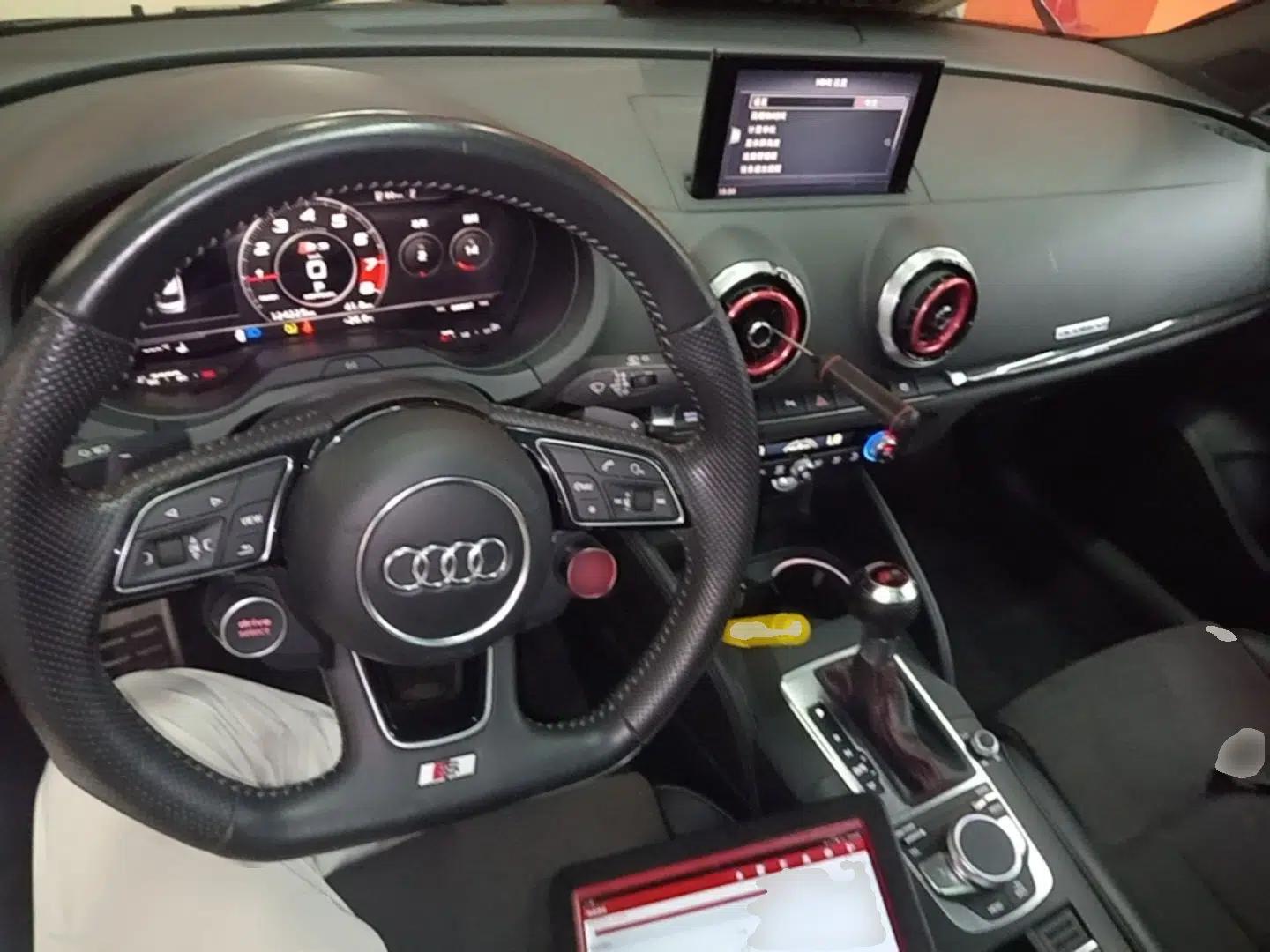 Audi S3 2017 Year Restyled S3 2.0T Limousine — миниатюра 12