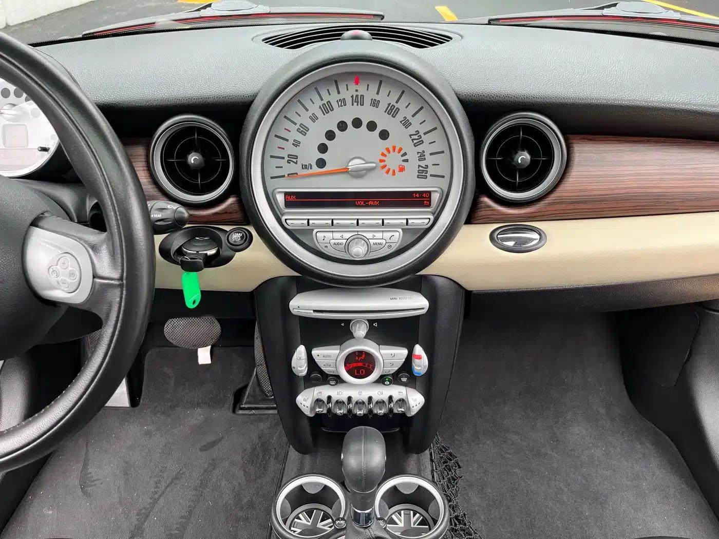 MINI 2010 1.6L COOPER 50 Mayfair — миниатюра 17