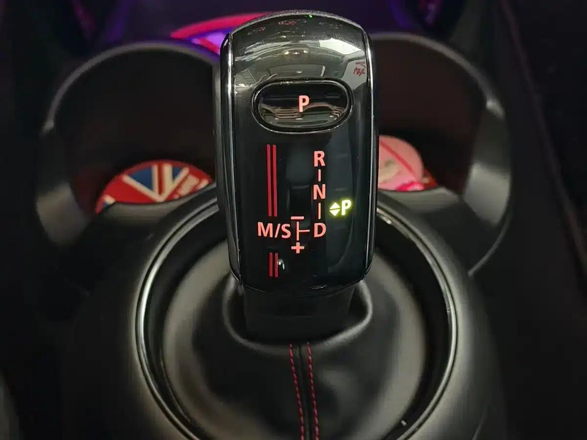 MINI 2019 2.0T COOPER S Classic — миниатюра 12