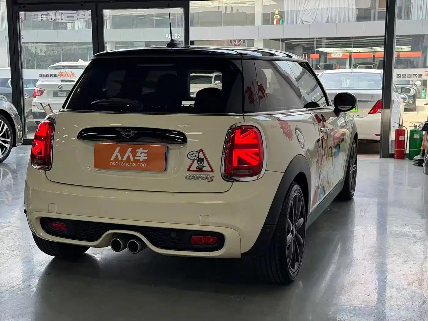 MINI 2019 2.0T COOPER S Classic — миниатюра 20