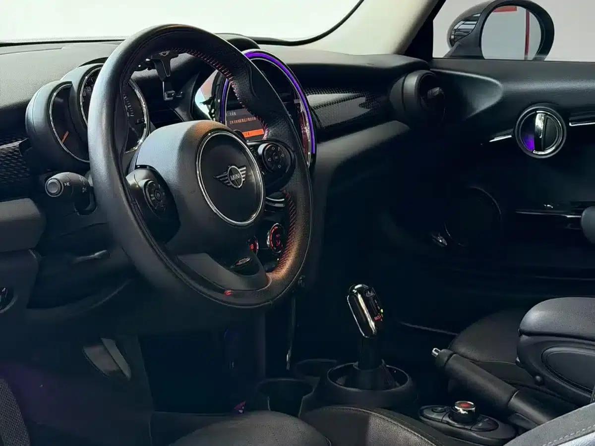 MINI 2019 2.0T COOPER S Classic — миниатюра 7