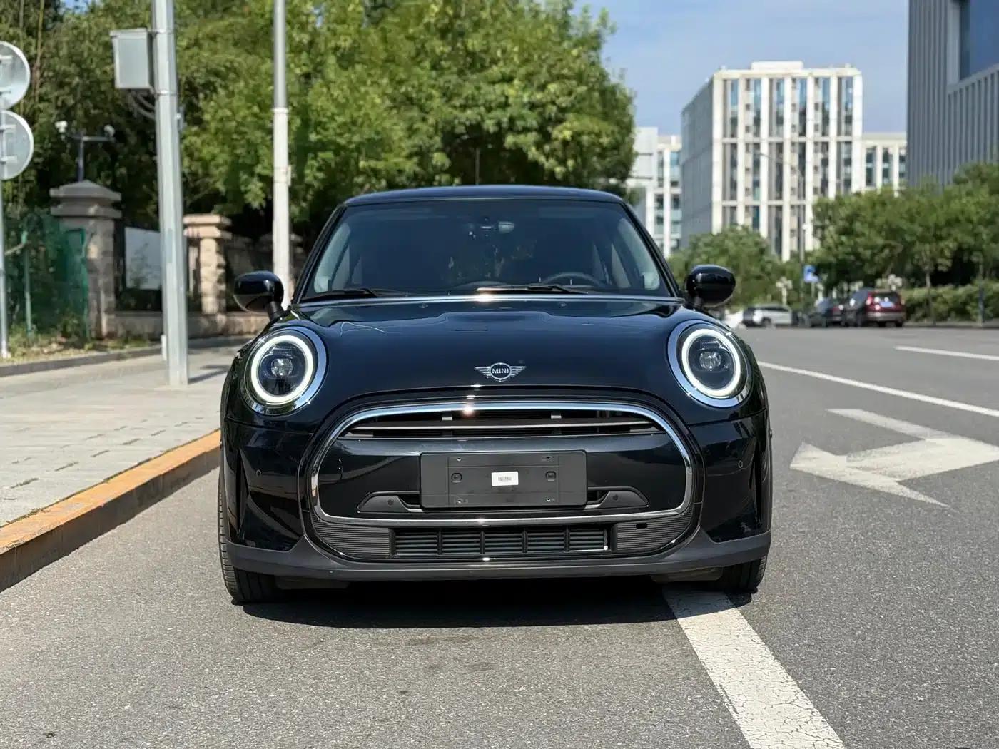 MINI 2023 1.5T COOPER King's Cross Special Edition — миниатюра 2
