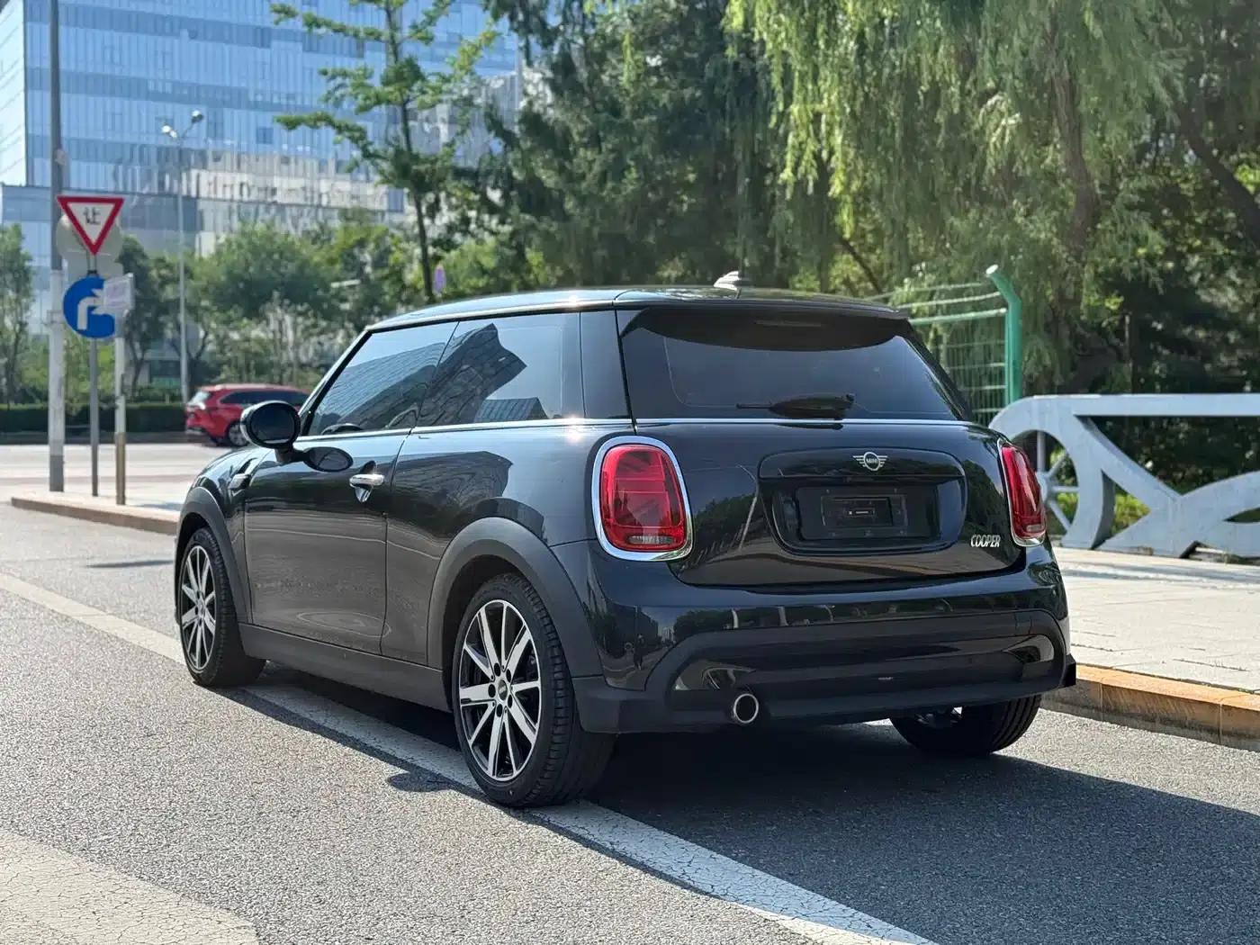 MINI 2023 1.5T COOPER King's Cross Special Edition — миниатюра 4